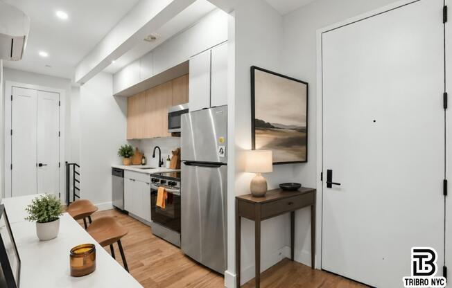 3 beds, 2.5 baths, $7,100, Unit 1M