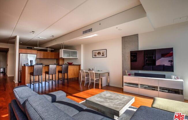 1 bed, 1 bath, 970 sqft, $2,700, Unit 707
