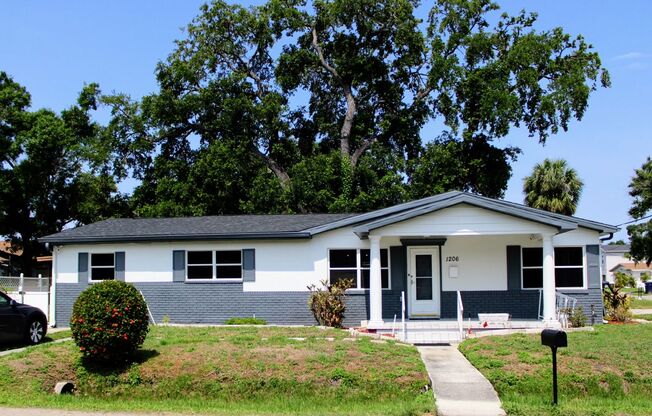 Stylish 3-Bedroom Bungalow Near Downtown Tampa - AVAILABLE ON JULY 5TH