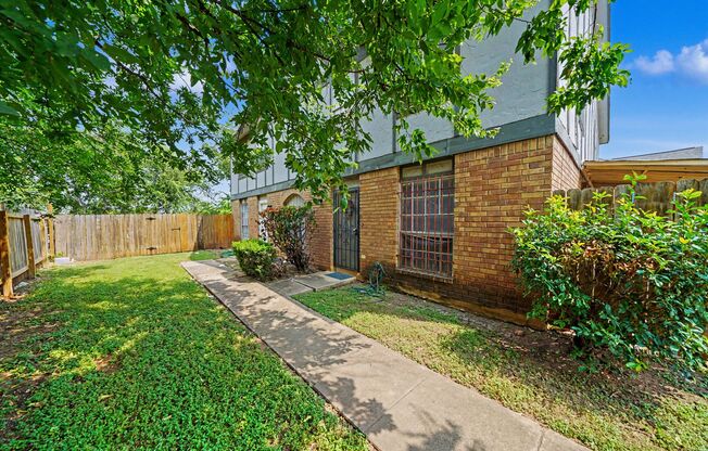 Meadow Field Ave. 5216