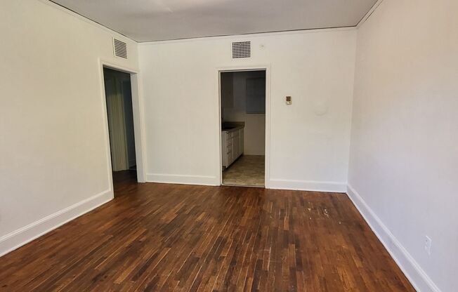 2 beds, 1 bath, $750