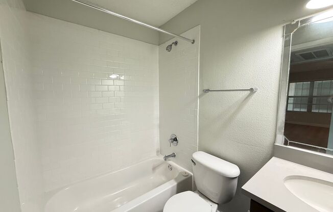 1 bed, 1 bath, 650 sqft, $1,325, Unit SUX-116