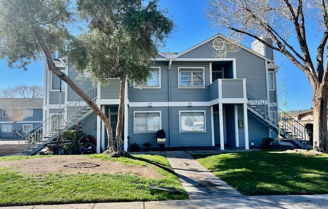 Renovated 2bedroom downstairs unit ready for immediate move-in.