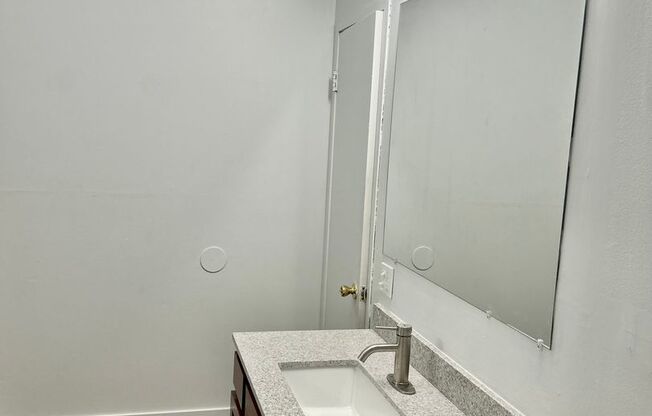 1 bed, 1 bath, 700 sqft, $1,095, Unit #105