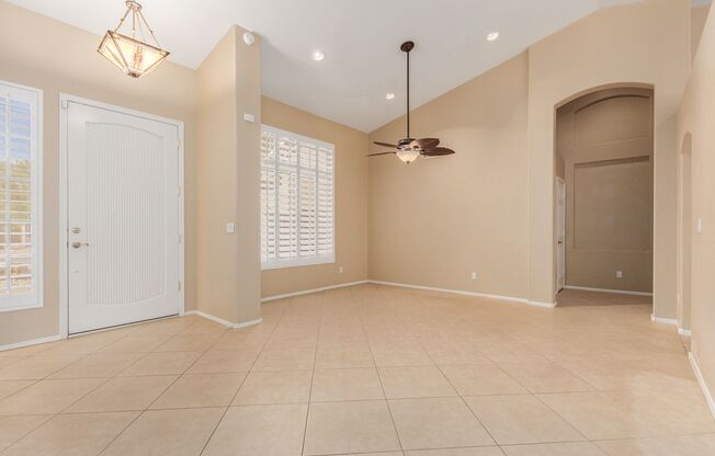 Gorgeous Chandler home with 3 bedrooms and 2 bathrooms!