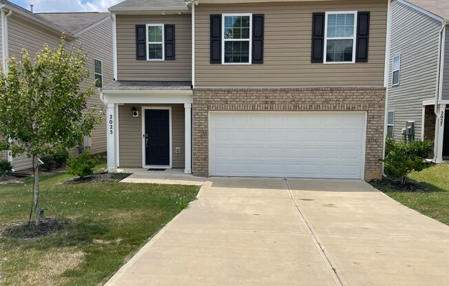 Complimentary Rent for a July ONLY Move in! Fantastic FIVE Bedroom THREE FULL baths Home in Southeast Columbia!