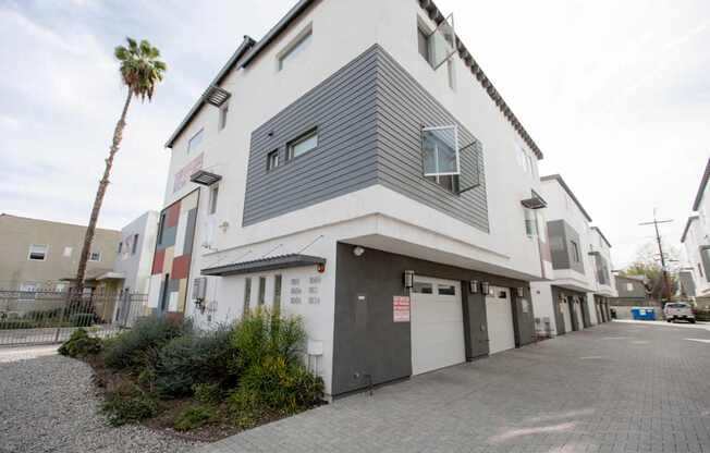 1168 W. 36th Place Los Angeles, CA 90007