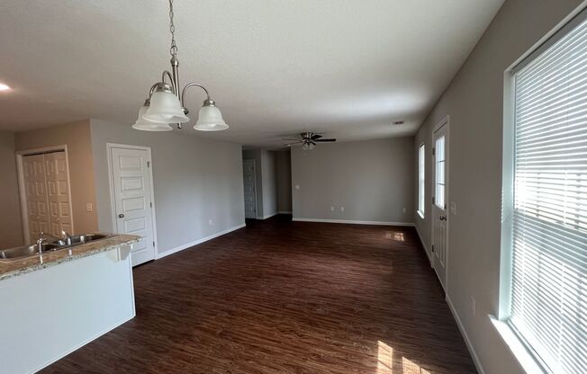 3 beds, 2 baths, $1,650