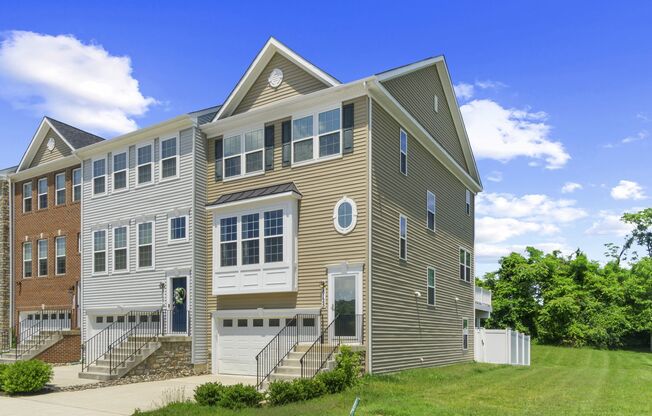 Upscale Millersville Townhouse with garage