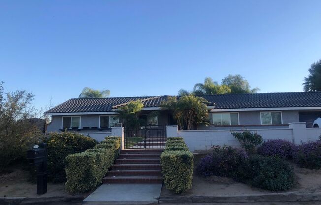 Beautiful newly renovated home in Mockingbird Canyon!