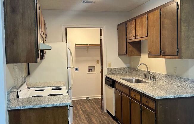 2 beds, 1 bath, 940 sqft, $1,325, Unit E7