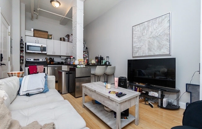 4 beds, 2 baths, 1,006 sqft, $6,750, Unit 404