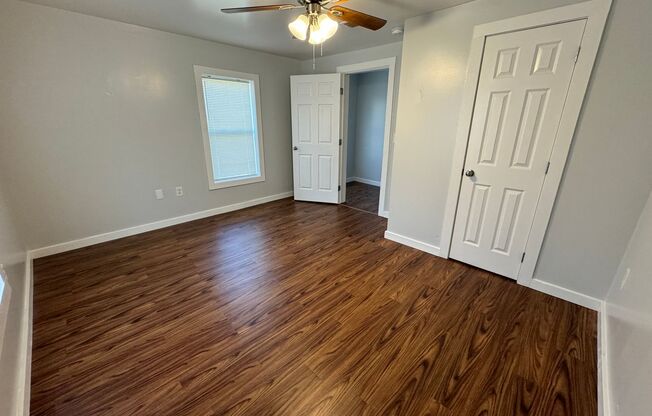 3 beds, 1 bath, $1,200, Unit Apt B