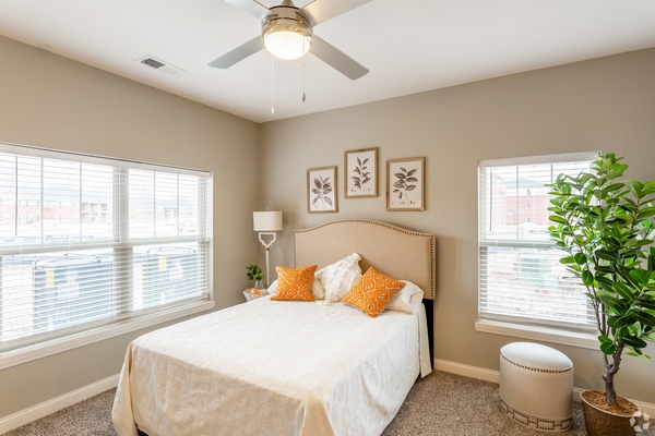 2BR, 2BA - 1,035 SF