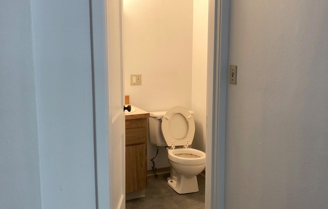 Studio, 1 bath, 300 sqft, $1,250, Unit Unit 104