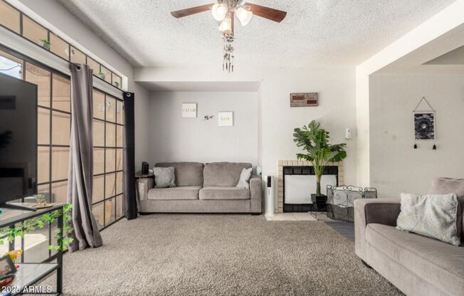 COMING SOON! Spacious 3 Bed 3 Bath Townhouse in Glendale!