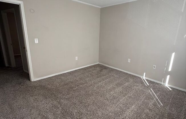 2 beds, 1 bath, 725 sqft, $949, Unit 807-32TH R