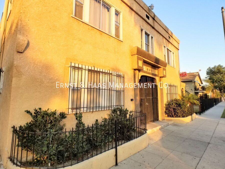 847 Cerritos Ave.