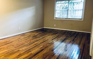 2 beds, 1 bath, 700 sqft, $1,495