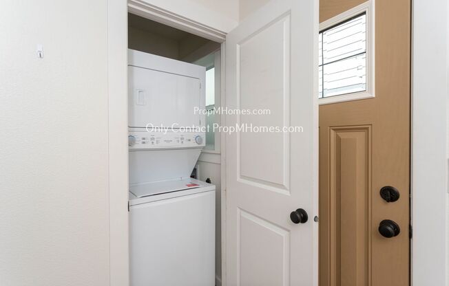 2 beds, 1.5 baths, $1,949, Unit 7706 SE Washington Street