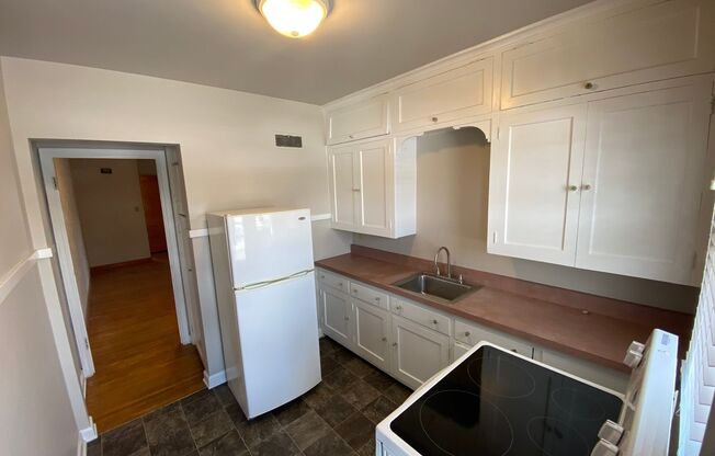 1 bed, 1 bath, 700 sqft, $820, Unit 03