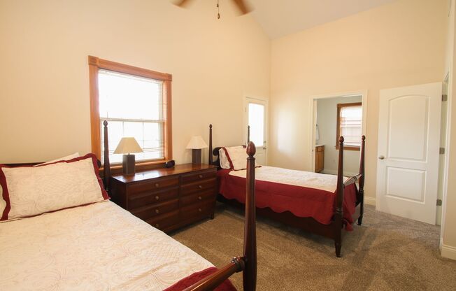 3 beds, 3 baths, 2,000 sqft, $2,850