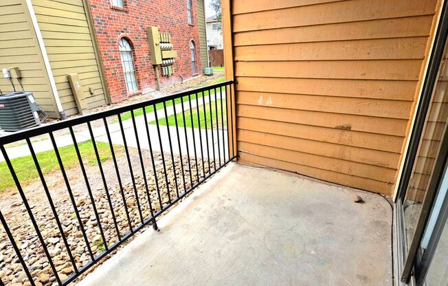 2 beds, 2 baths, 967 sqft, $1,299, Unit 614