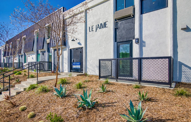 Le Jaime- Newly Renovated Living in the Heart of Clairemont