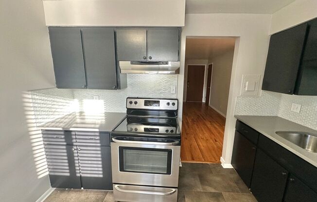 2 beds, 1 bath, 875 sqft, $1,495