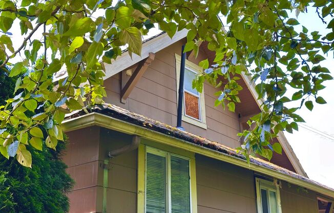 Spacious 3BR 2BA | 3-Level Home in Renton