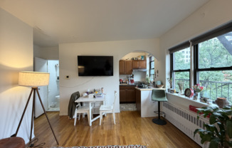 266 W 22 ST