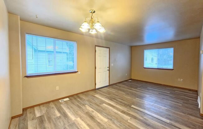 407 E 8th Ave