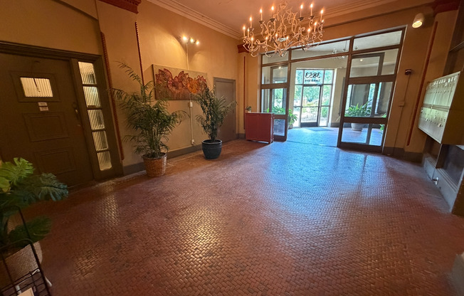 Studio, 1 bath, 450 sqft, $945, Unit 309