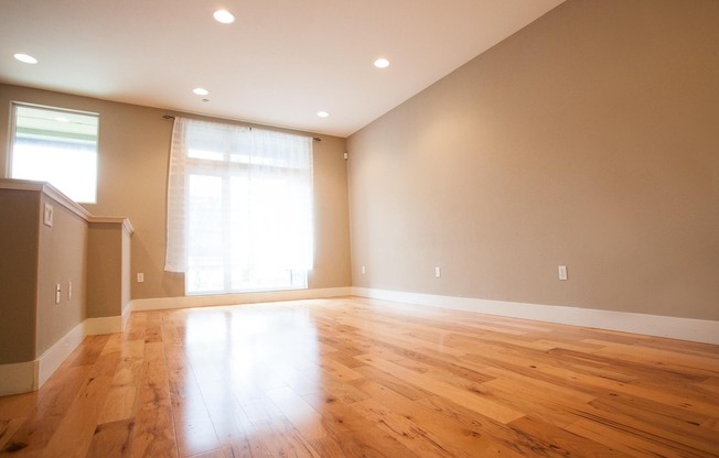 PALO ALTO SCHOOL DISTRICT- Tri-Level Executive Townhome with Attached Garage Ready to Rent July 22nd!!