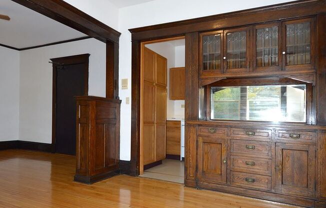 1 bed, 1 bath, 410 sqft, $975, Unit 5 - 130 - 4