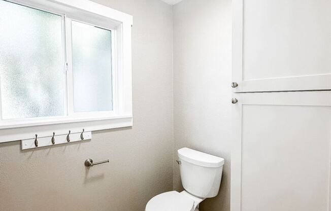 3 beds, 1 bath, 1,000 sqft, $1,975, Unit L1