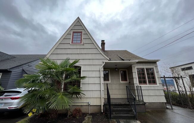 Charming 3 Bed + 1.5 Bath Home in NE Portland! Near Adidas, Hardwood Floors and Fireplace!!