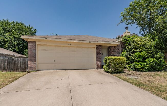 Lovely 3 bedroom, 2 bath home in Summerfields near schools, shopping & more! 8125 Rambler Rose Street, Fort Worth, TX 76137
