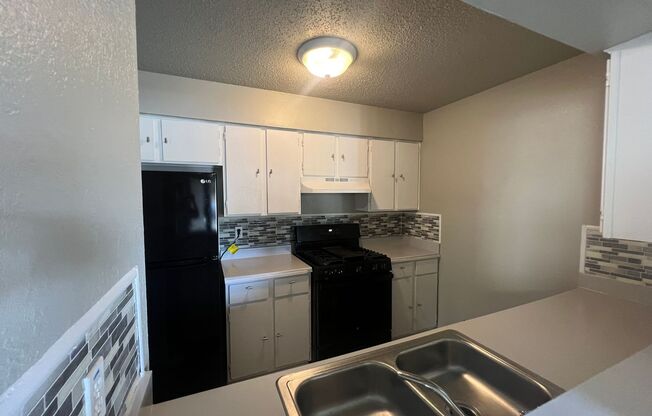 2 beds, 2 baths, $1,350, Unit Unit A