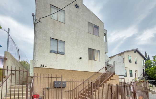 322 N Benton Way