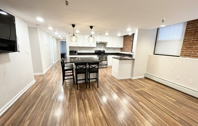 4 beds, 2 baths, $8,000, Unit 26