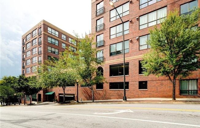 Spacious, beautiful loft with separate bedroom and office for rent in Downtown Atlanta