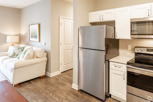 2BR, 2BA - 1,035 SF
