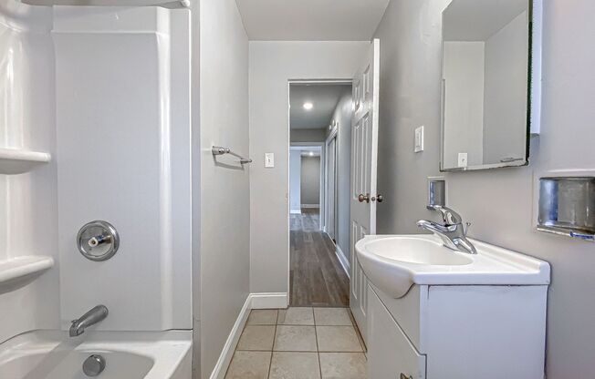 2 beds, 1 bath, 650 sqft, $825, Unit 313-04