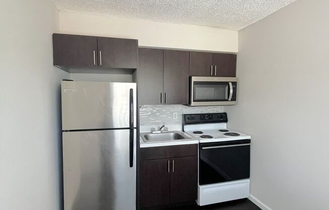 Studio, 1 bath, 600 sqft, $1,489, Unit 5F