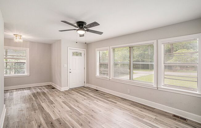Charming 3BR/2BA Ranch Just off Glenwood Rd!