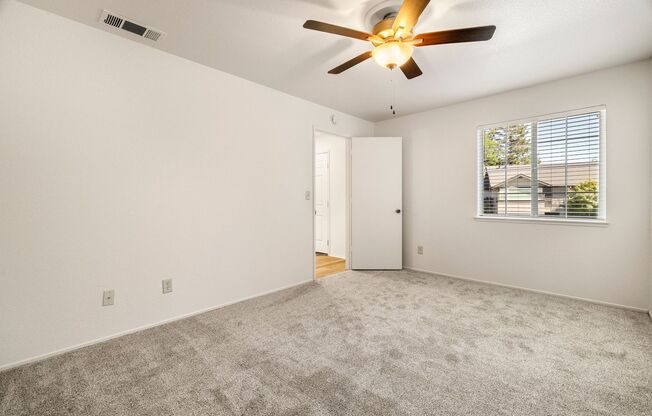 2 beds, 1 bath, 825 sqft, $1,570, Unit 50