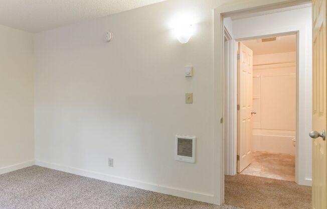 2 beds, 1 bath, $1,600, Unit 5