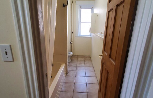 1 bed, 1 bath, $2,400, Unit 22