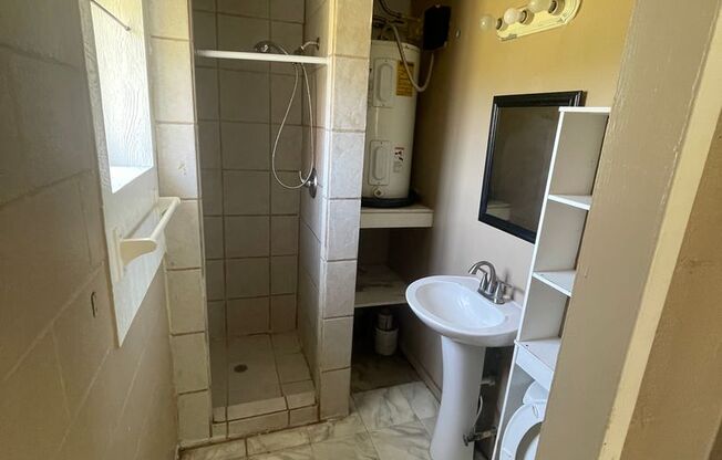 1 bed, 1 bath, 500 sqft, $650, Unit Admiral3
